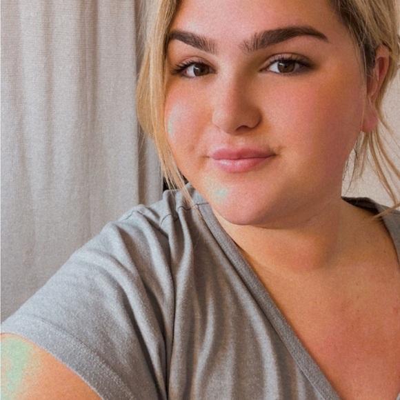 Meet your Posher, Kelsey - Picture 3 of 5